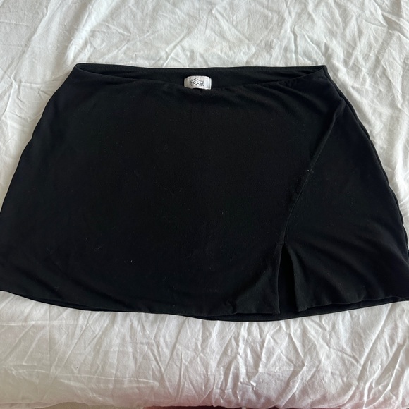 Black mini skirt size 14 - Picture 2 of 4